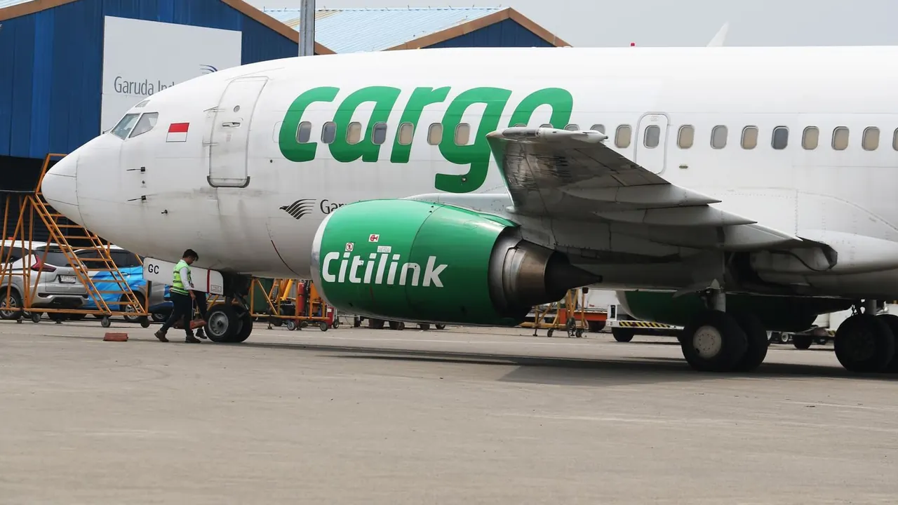 Cargo aircraft on the airport apron